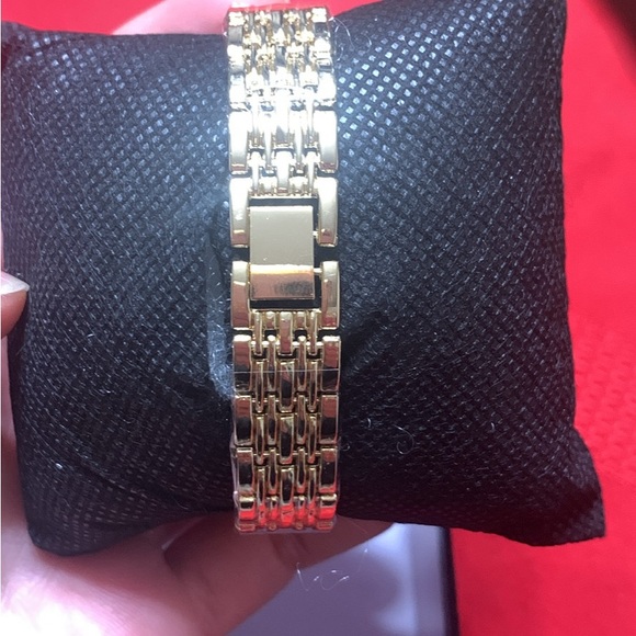 Gold Quartz Watch - Picture 2 of 2